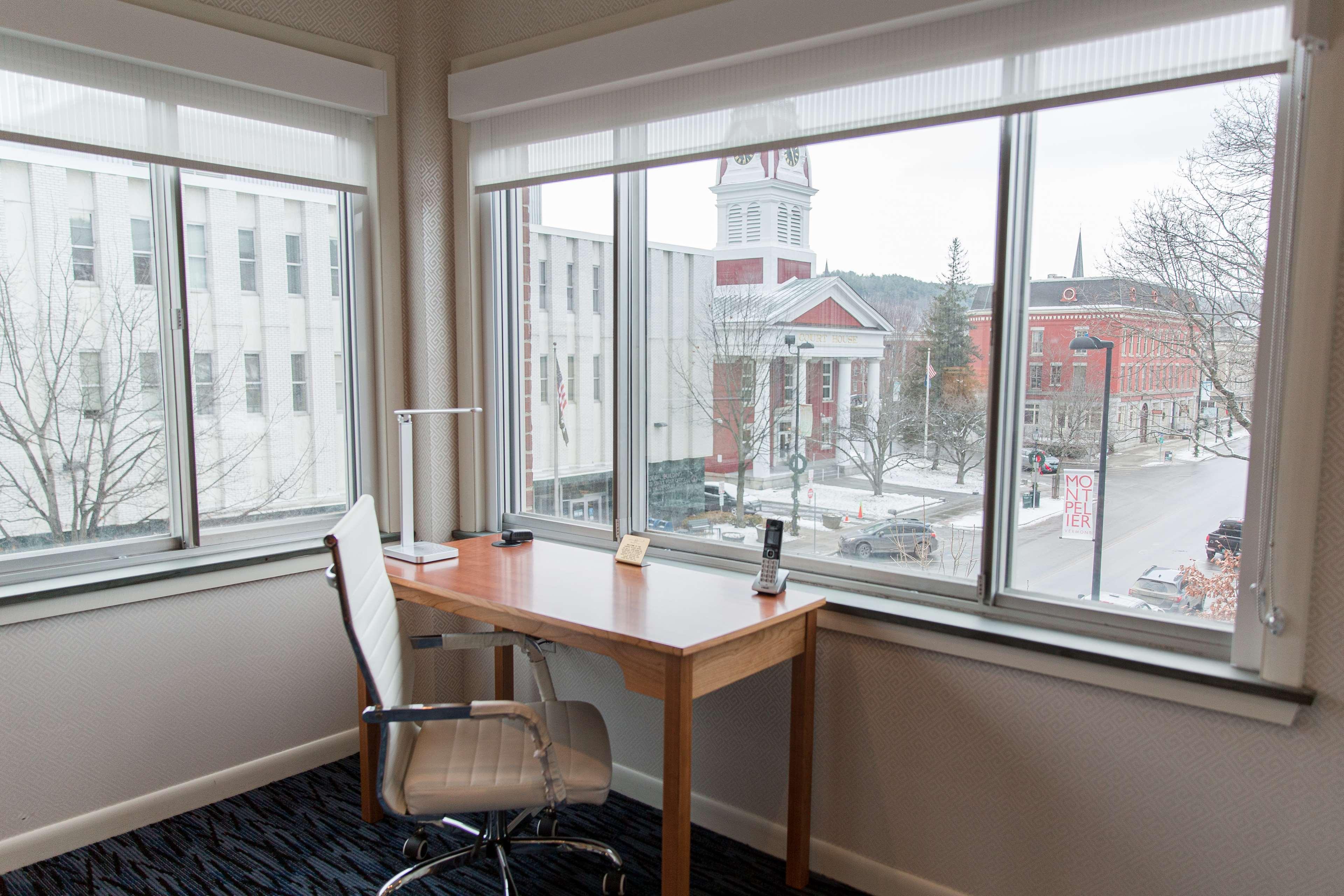 Capitol Plaza Hotel Montpelier Tapestry Collection By Hilton エクステリア 写真