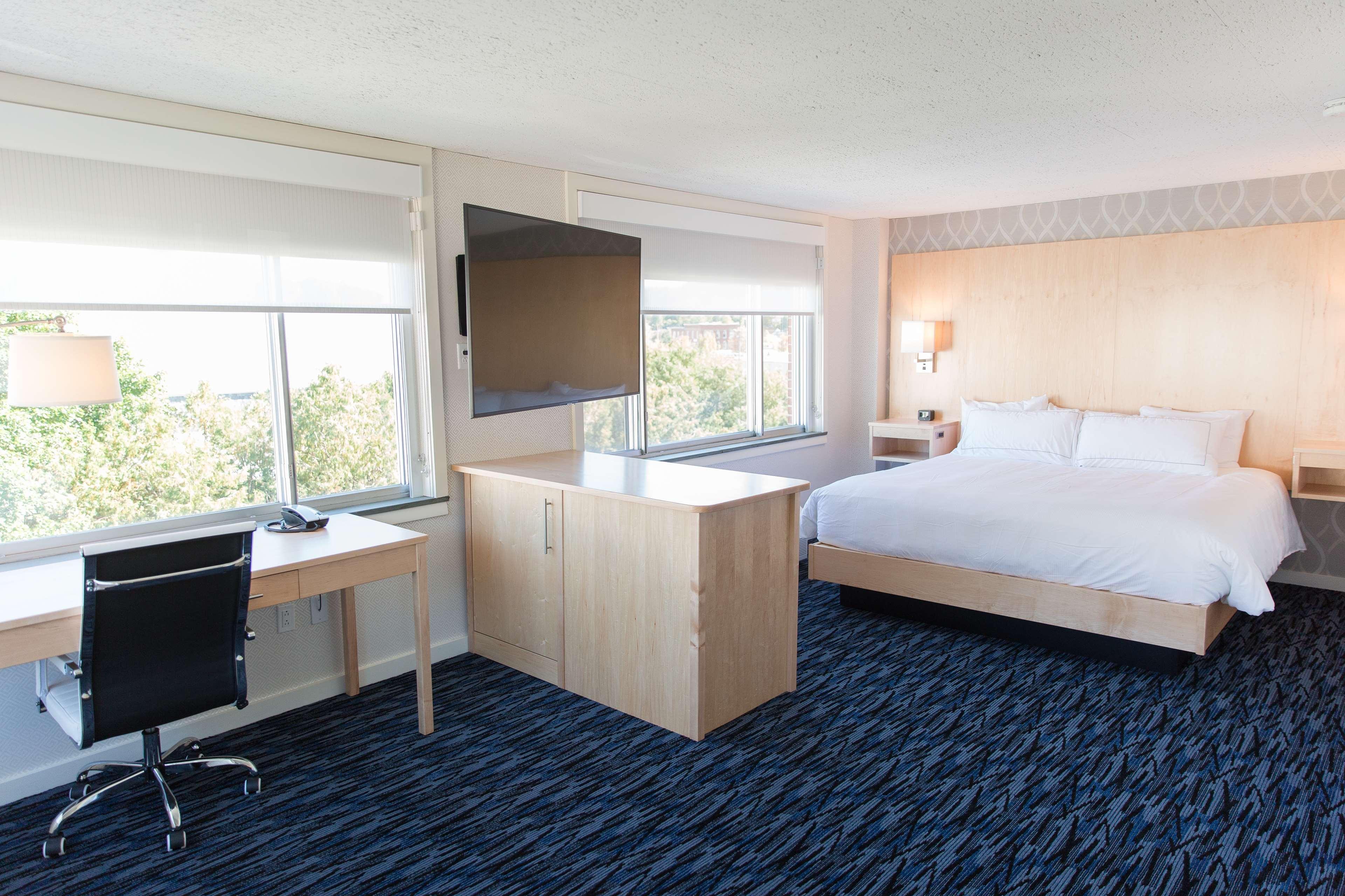 Capitol Plaza Hotel Montpelier Tapestry Collection By Hilton エクステリア 写真