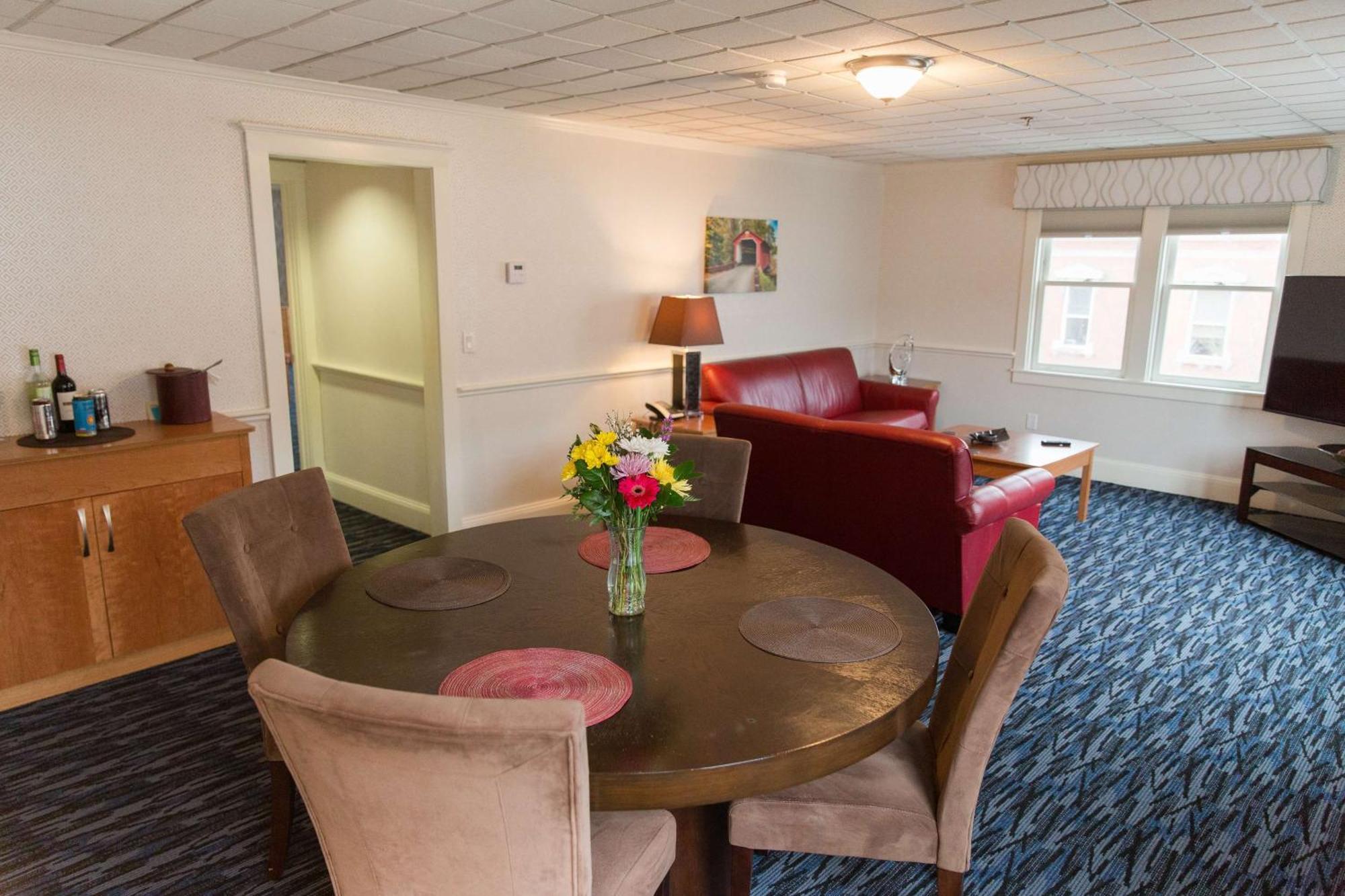 Capitol Plaza Hotel Montpelier Tapestry Collection By Hilton エクステリア 写真
